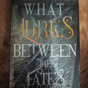 Livro What Lurks Between The Fates